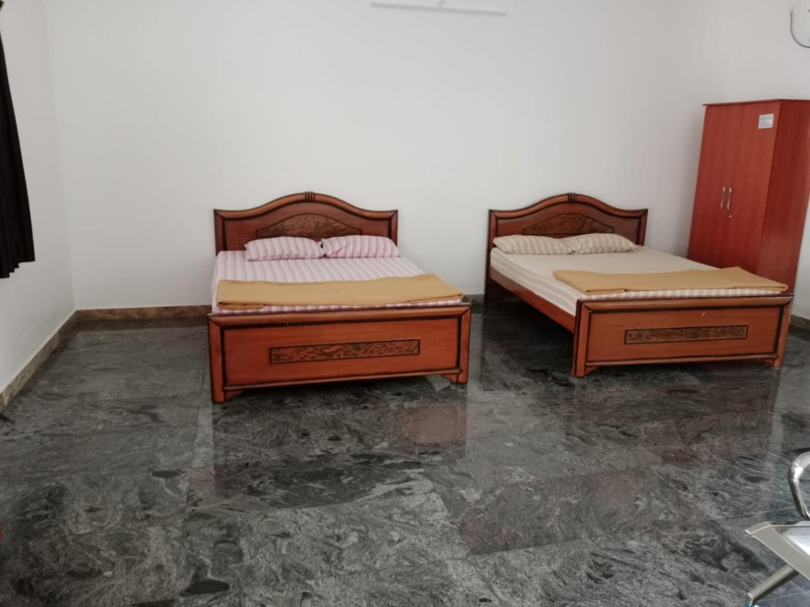 Urc Lodge Perundurai Buitenkant foto
